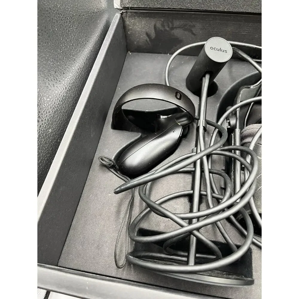 Oculus Rift CV1 Headset With 2 Base Stations And Controllers + Cable (Full Set)